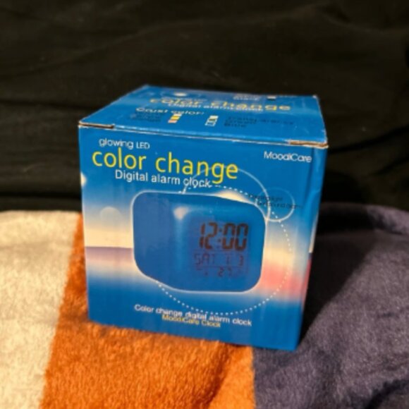Moodicare Glowing LED Color Change Digital Alarm Clock NIB New in Box - Picture 2 of 3